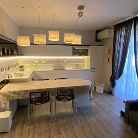 Desenzano Luxury Apartment Desenzano del Garda Luaran gambar