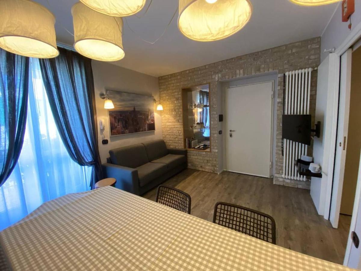 Desenzano Luxury Apartment Desenzano del Garda Luaran gambar
